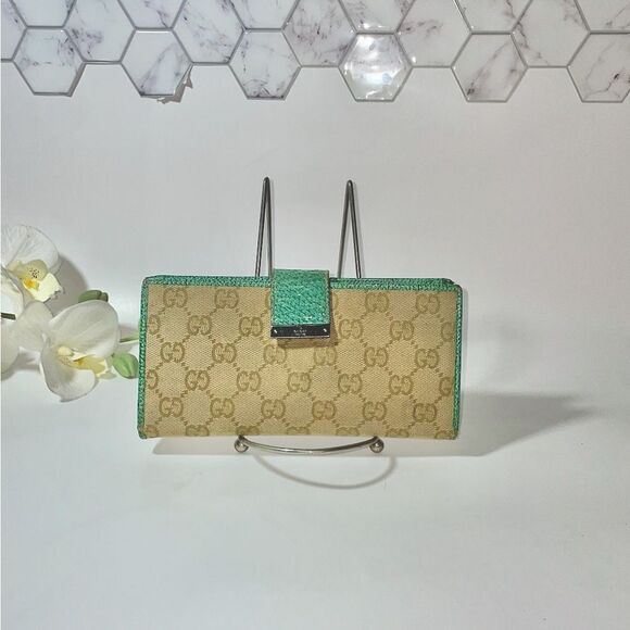 Gucci Handbags - Gucci Tan and Green Continental Wallet